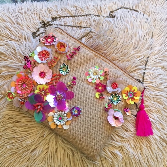 AMERICA& BEYOND Handbags - NWTS! AMERICA & BEYOND CROSSBODY BAG!